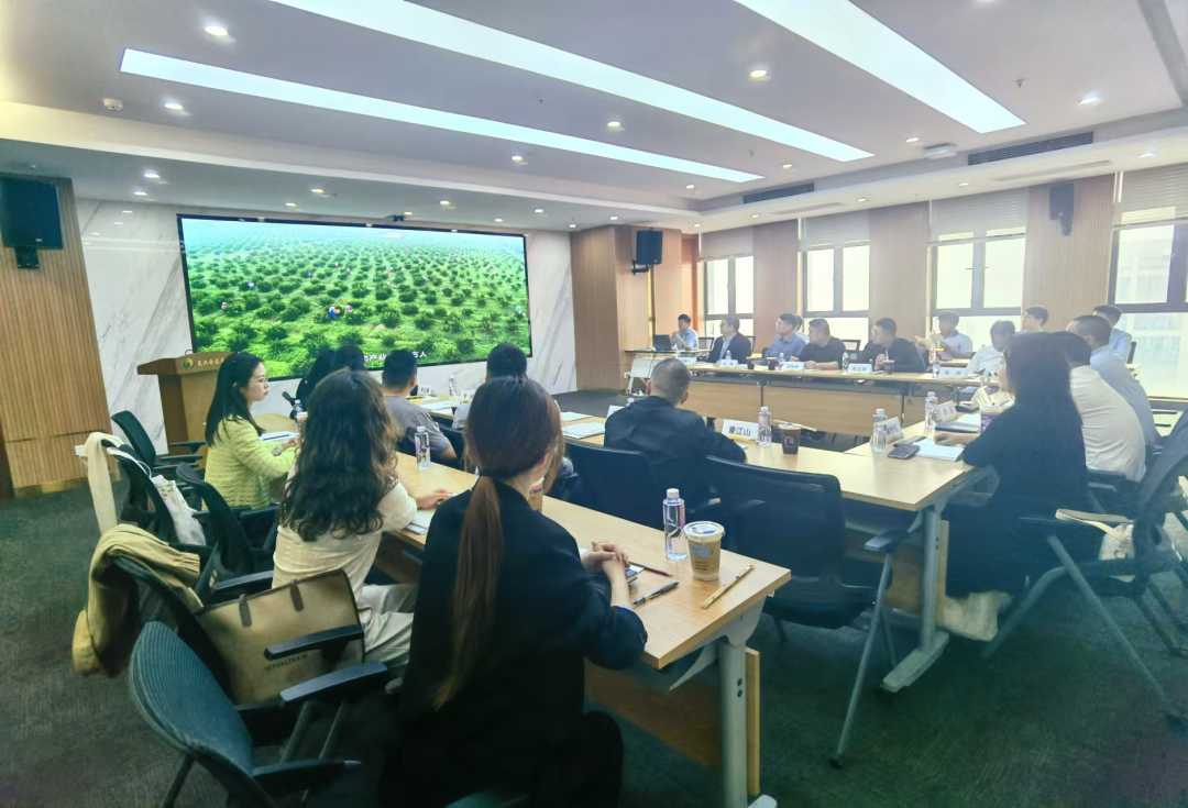 江夏区年轻一代企业家商会“知名企业鉴学行”活动在武汉金龙集团成功举办